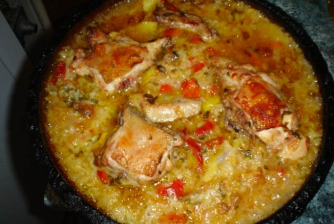 Pilaf sîrbesc la cuptor, în ghiveci de pămînt smălţuit