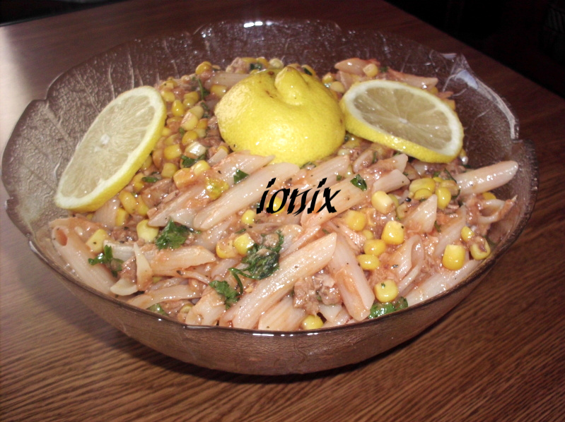 Salată de ton cu penne în sos de tomate