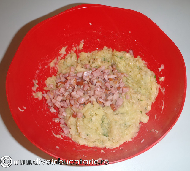 Chiftelute de cartofi cu kaizer si sunca