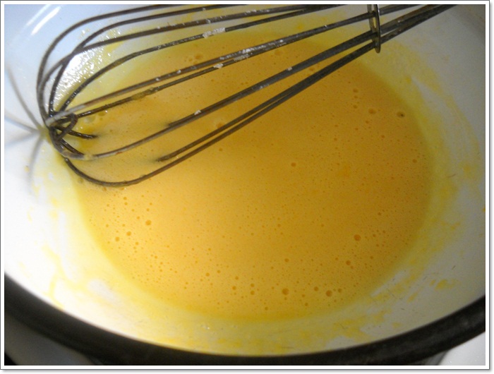 Tort cu mousse de mere si caramel