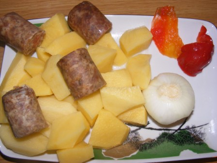 Tocăniţă din cartofi cu cârnaţi