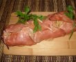 Rulada cu carne tocata si legume invelita in muschi tiganesc-2