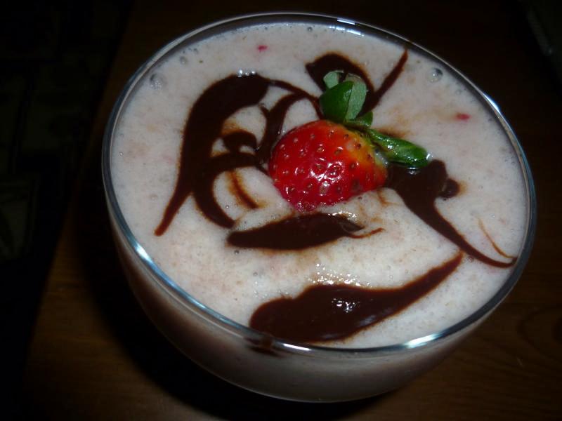 Spuma de capsuni si banane cu ciocolata