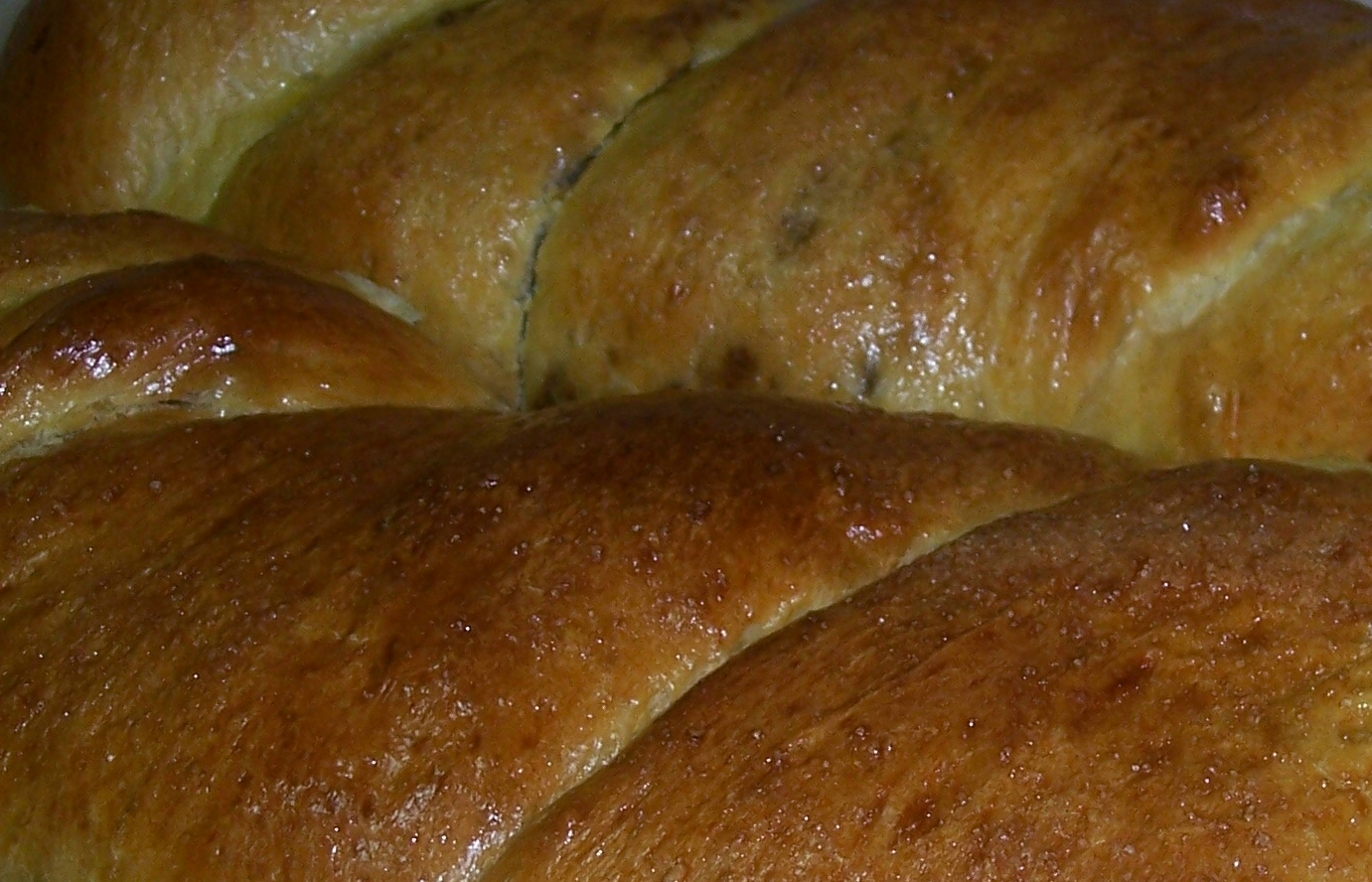 Cozonac pufos cu cacao, nuca si stafide