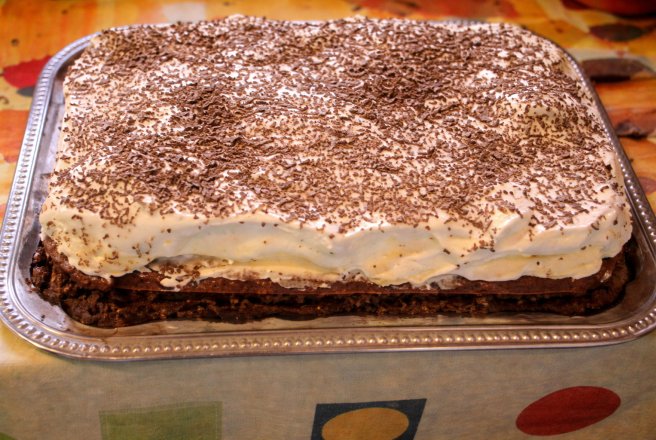 PRAJITURA CU CREMA DE VANILIE SI BEZEA