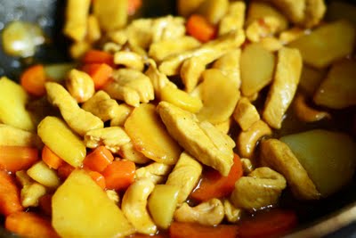 Pui cu curry si caju