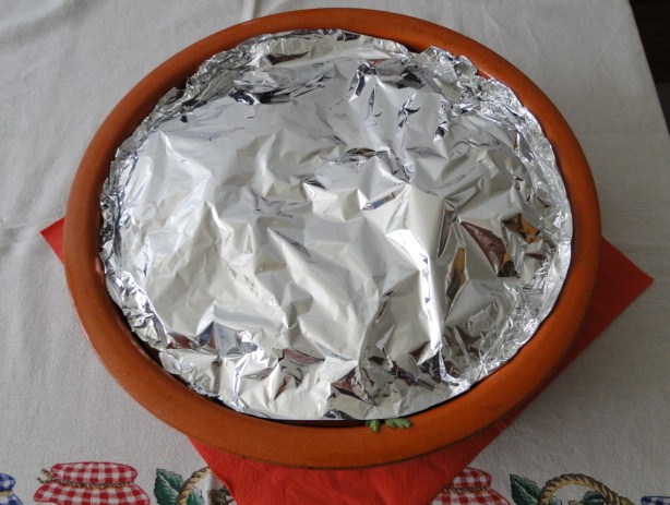 Purcelus de lapte la cuptor,cu garnitura din legume si ciuperci