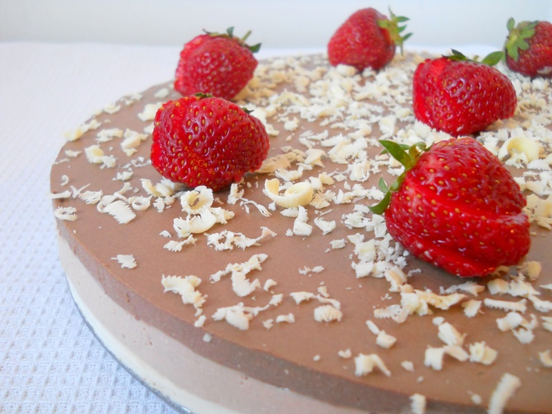 Desert cu ciocolata si capsuni