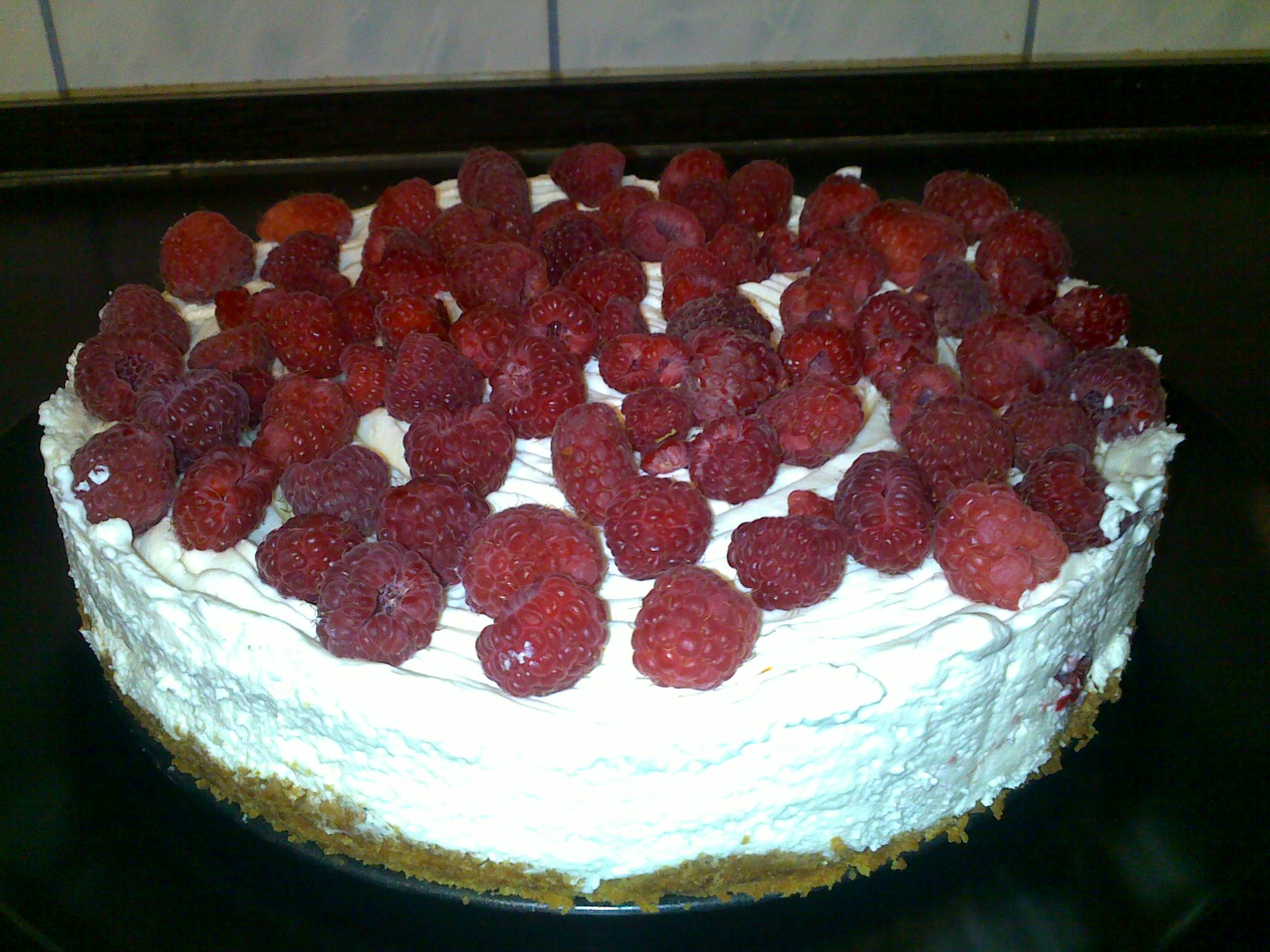 Tort cheesecake cu zmeura