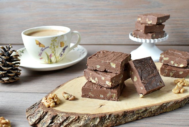 Ciocolata de casa cu nuci - Deliciul copilariei