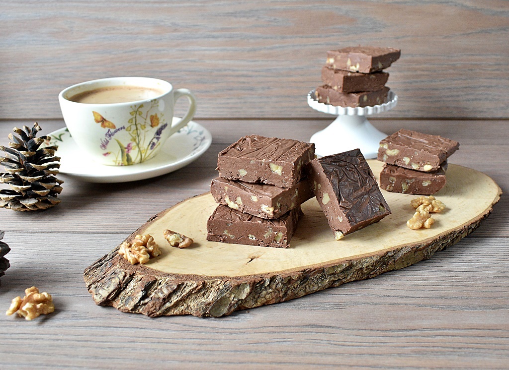 Ciocolata de casa cu nuci - Deliciul copilariei