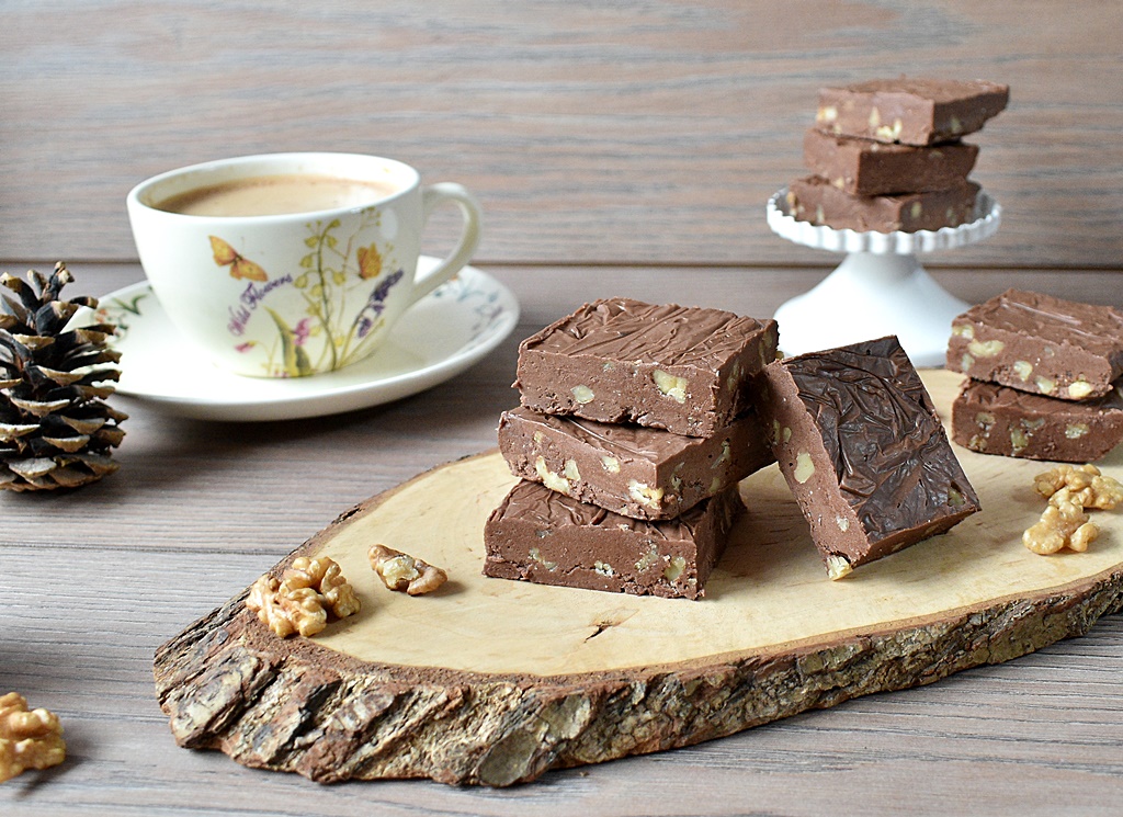 Ciocolata de casa cu nuci - Deliciul copilariei