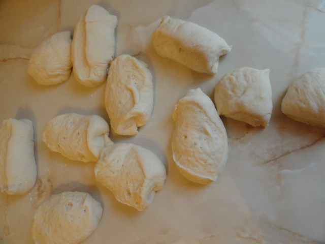 Cornuri pufoase cu ciocolata