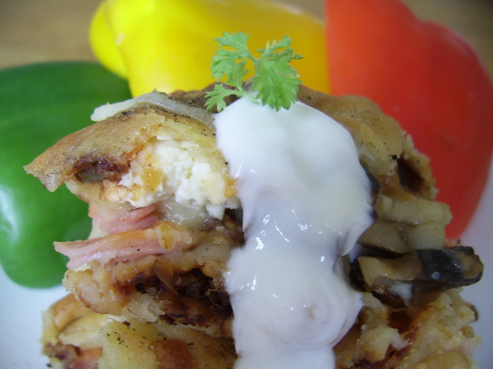 Rulouri cu cascaval,sunca si ciuperci