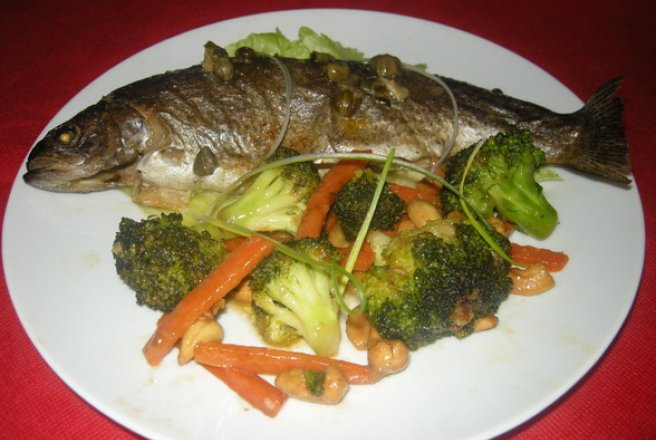 Pastrav cu legume in stil chinezesc