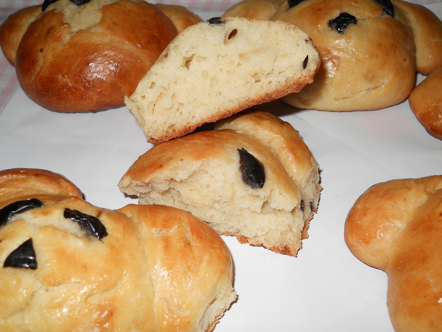 Chifle cu masline si seminte