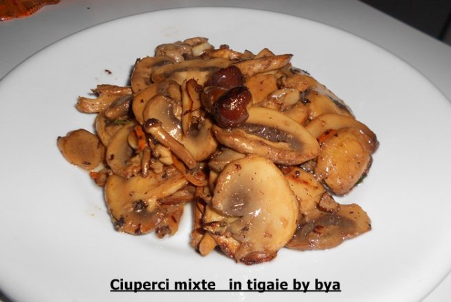Ciuperci mixte in tigaie