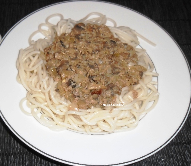 Spaghete cu ton si ciuperci
