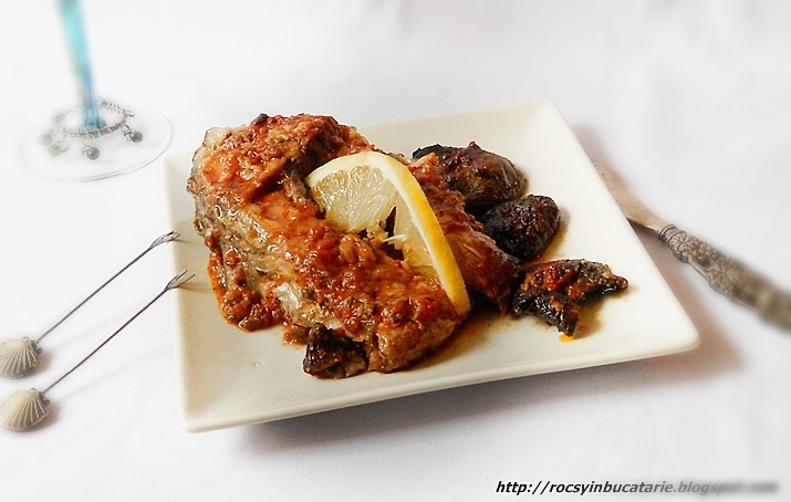 Crap cu ciuperci in sos tomat