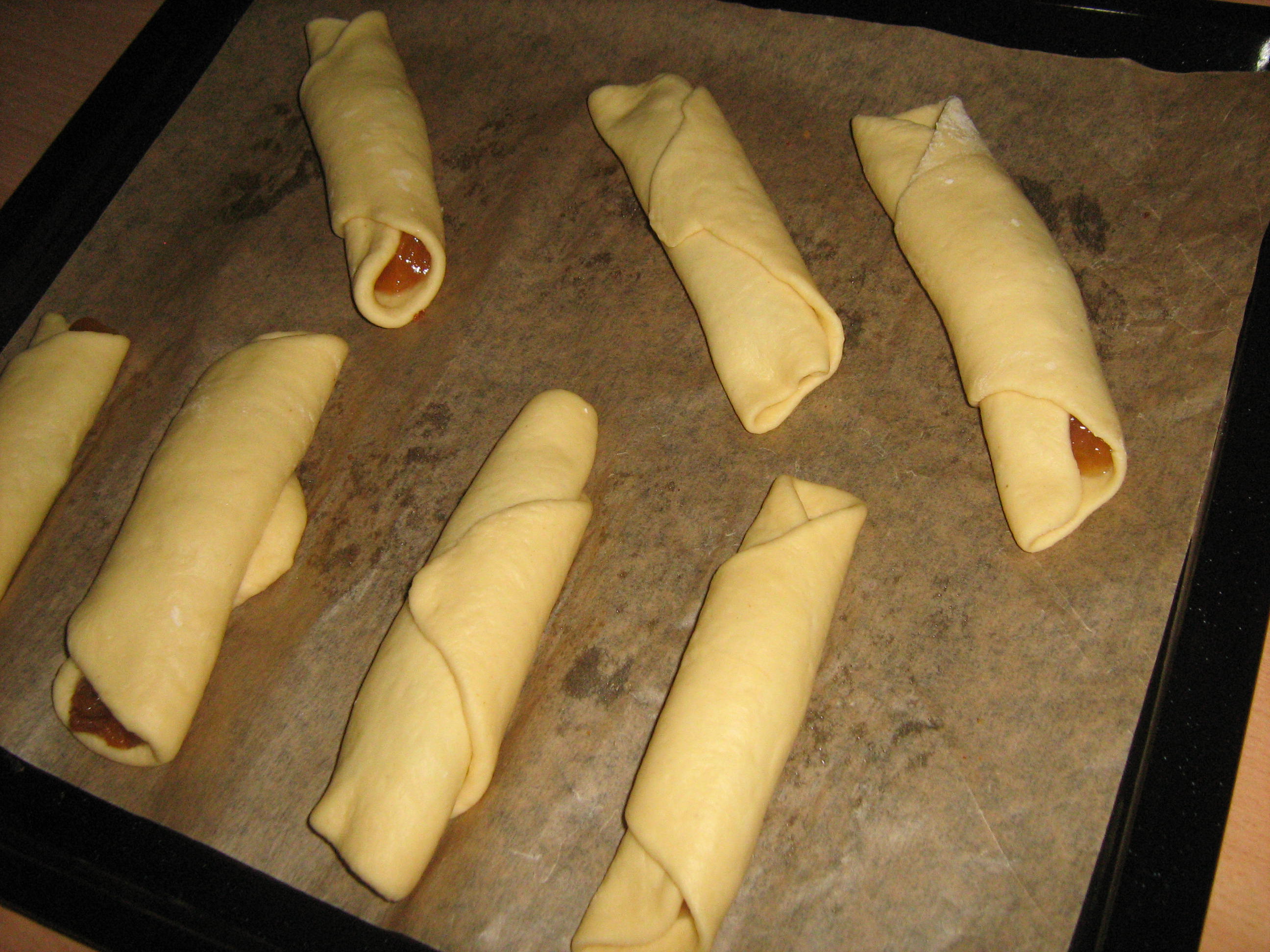 Cornuri cu dulceata de nectarine