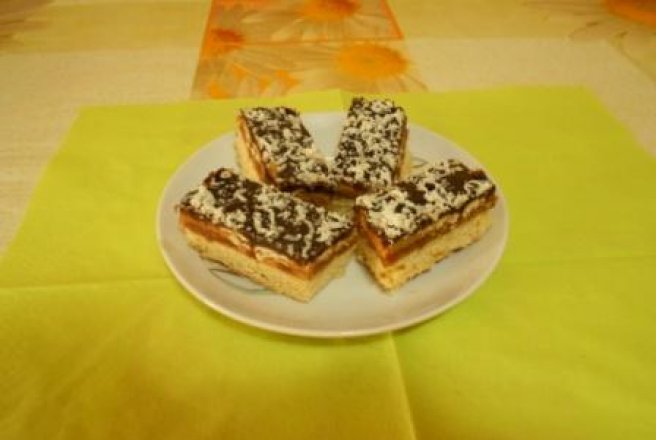 Prajitura cu alune, caramel si ciocolata