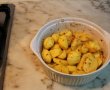 Cocos la tava cu cartofi aromati-4