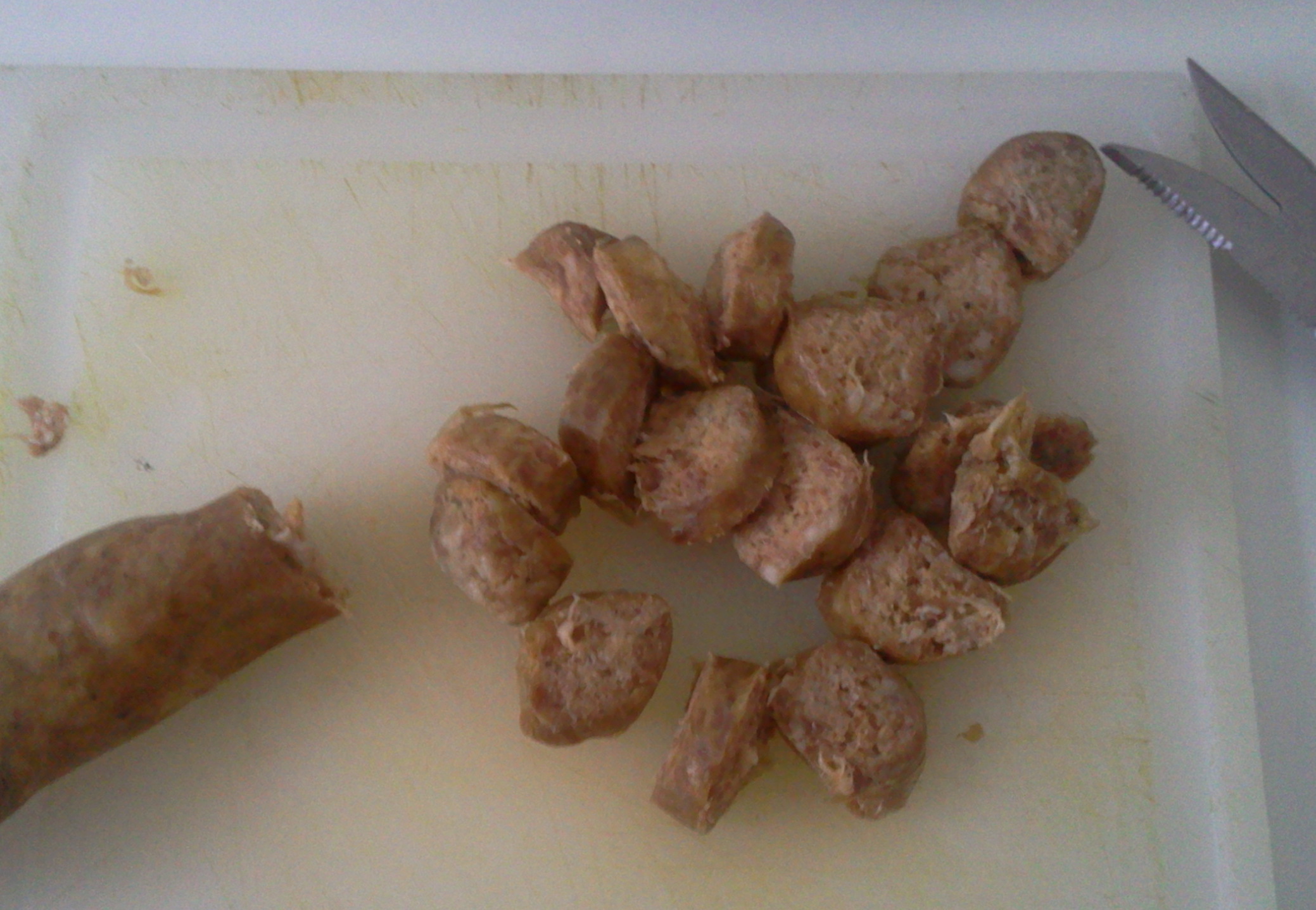 Musaca de cartofi, carne tocata si carnati afumati