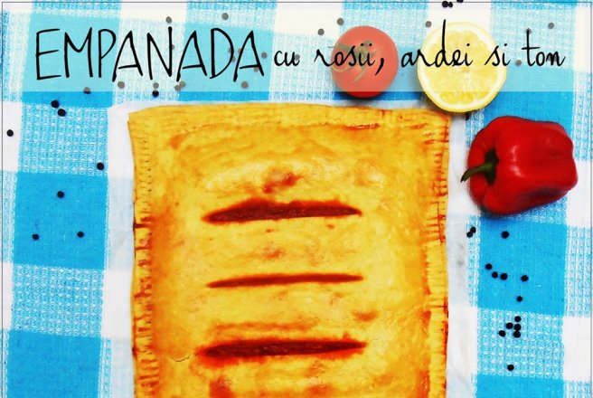 Empanada cu rosii, ardei si ton