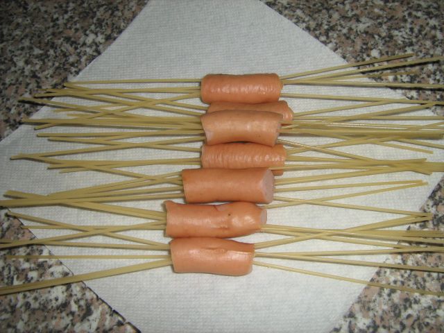 Crenvusti cu spaghete si pesto