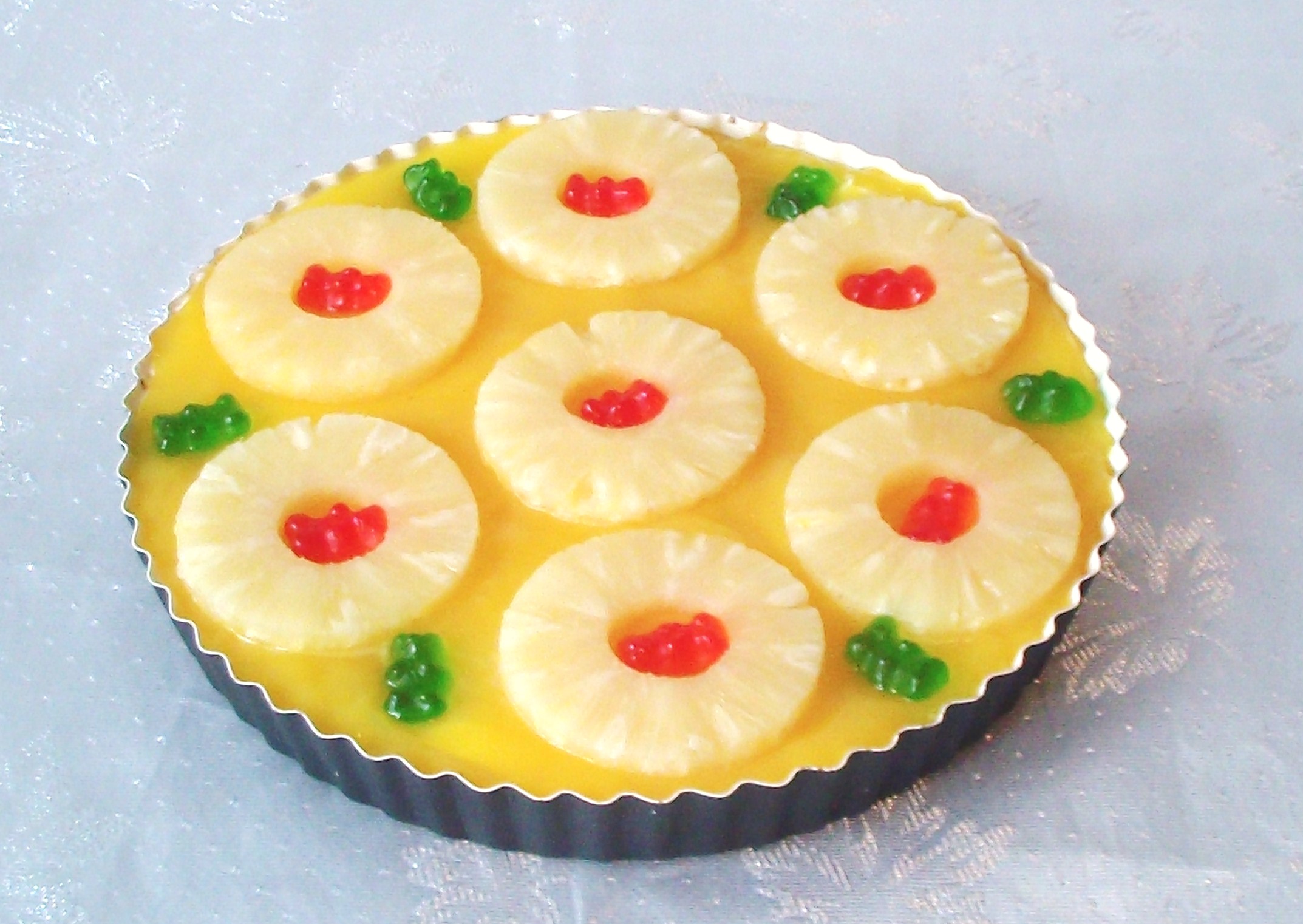 Cheesecake cu ananas si jeleuri