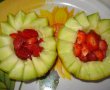 Salata de fructe in coaja de pepene-3