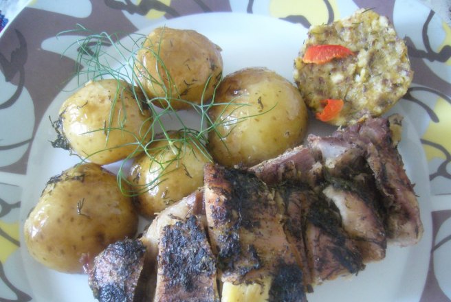 Piept de porc si cartofi noi la cuptor