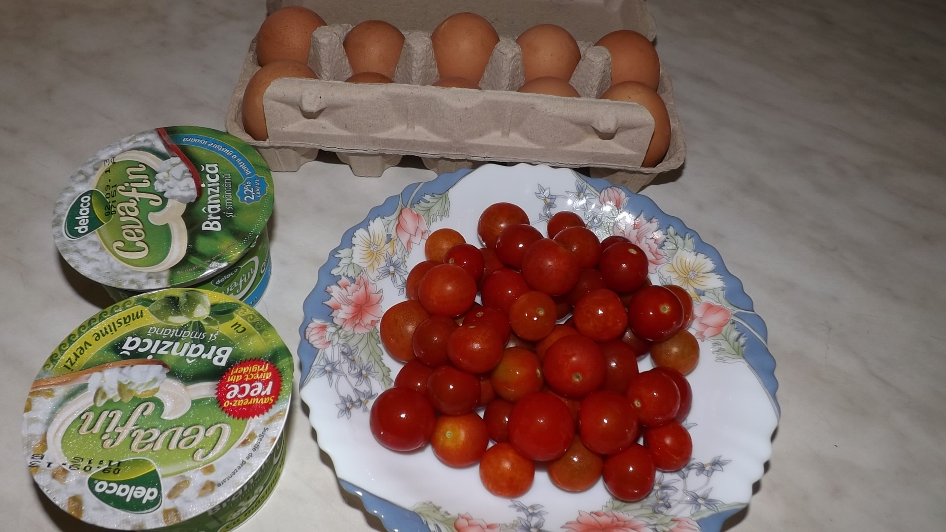 Omleta cu rosii cherry, bacon si branzica ceva fin de la Delaco