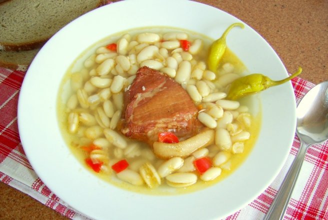 Ciorba de fasole boabe cu afumatura