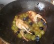 Prepelițe la Wok cu struguri și sos de zmeură-1