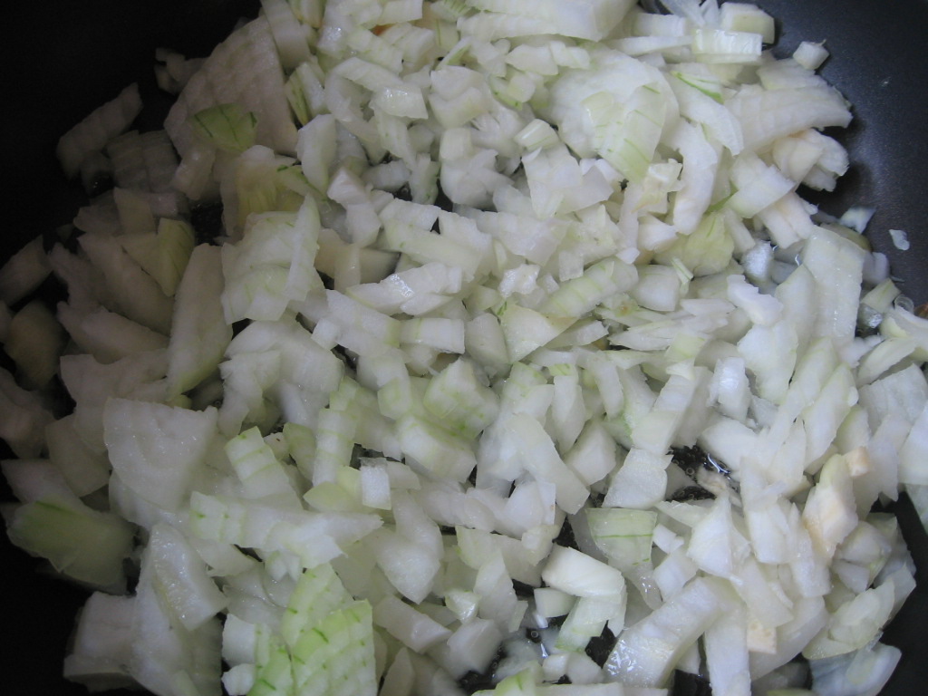 Friptura de pui cu sos de ceapa caramelizata