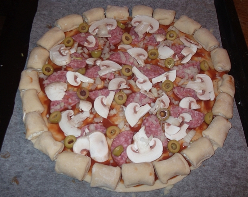 Pizza cu margine de branza