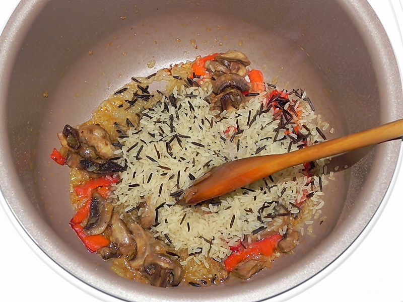 Orez salbatic cu legume la Multicooker