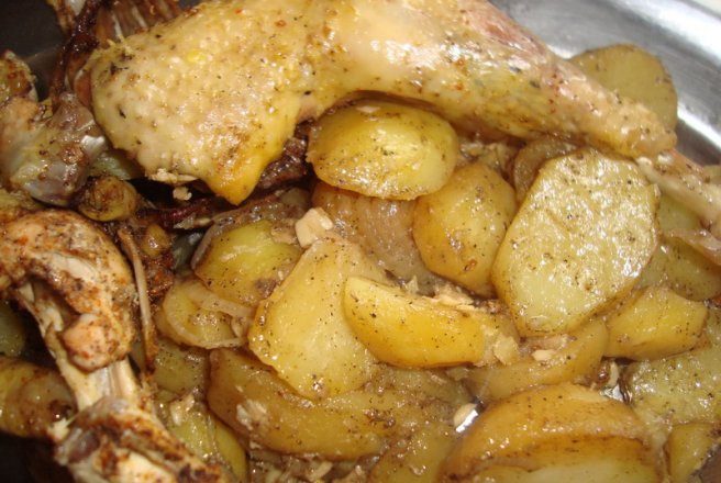 Cartofi taranesti cu pui la cuptor