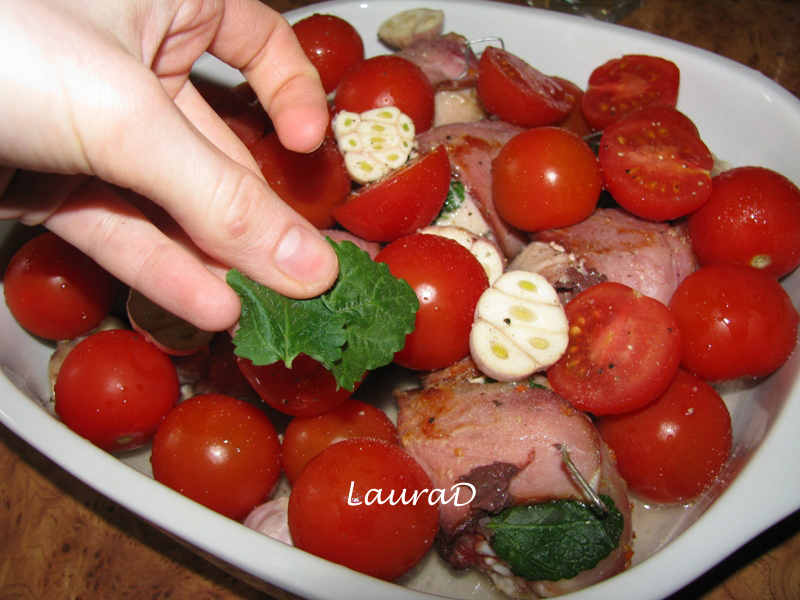Pulpe de pui cu prosciutto, lamaita si fasole alba