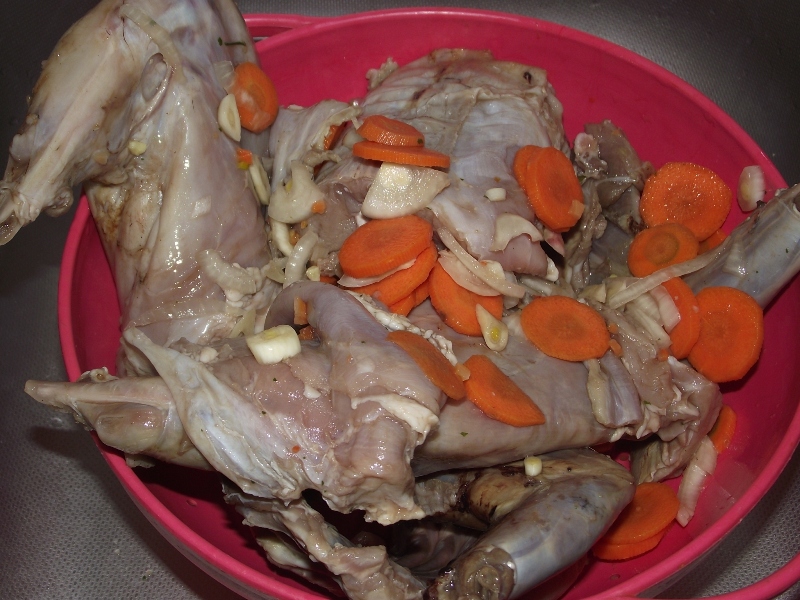 Iepure marinat , la cuptor, reteta deosebit de delicioasa