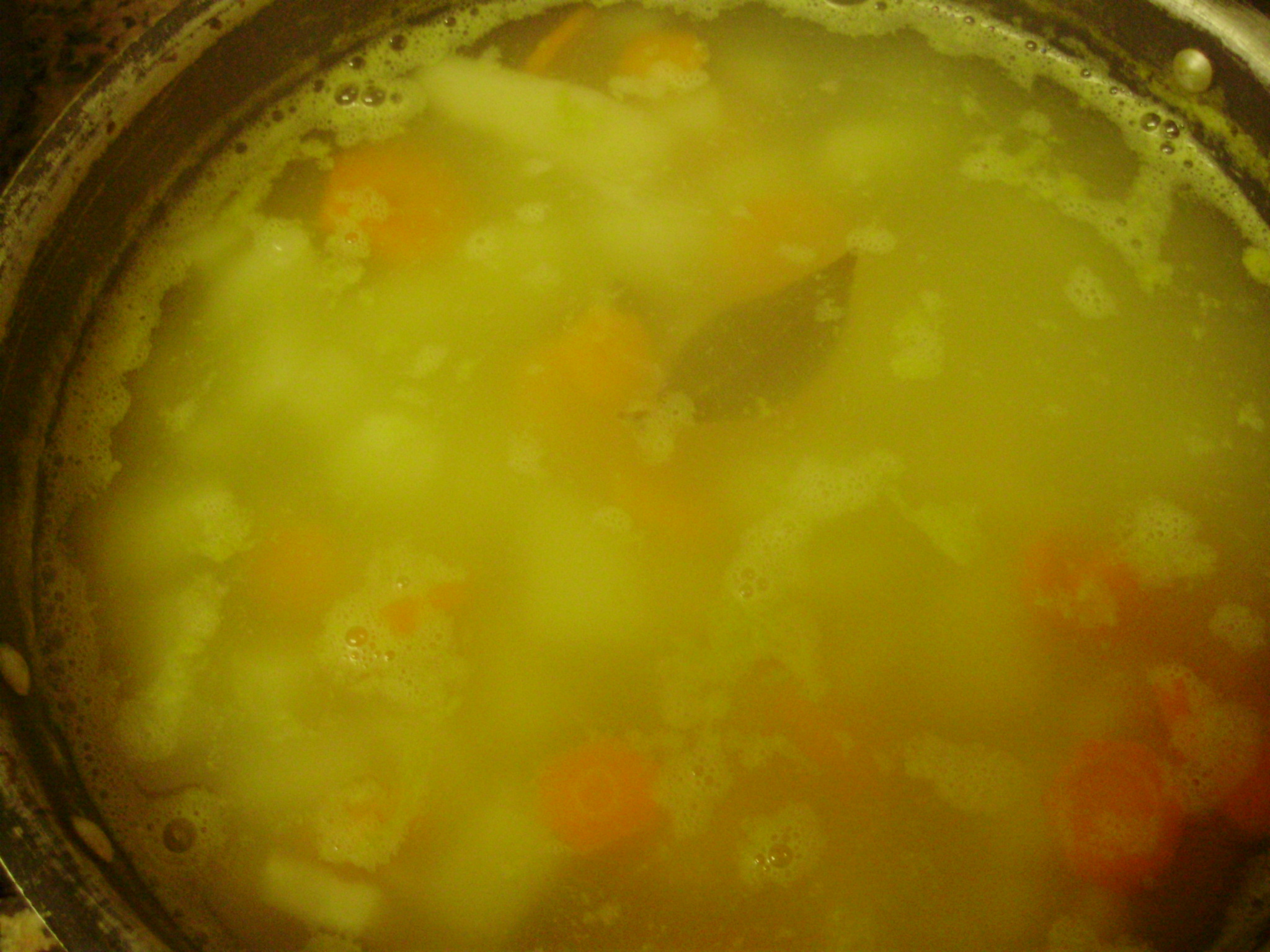 Supa de cartofi cu smantana si foi de dafin