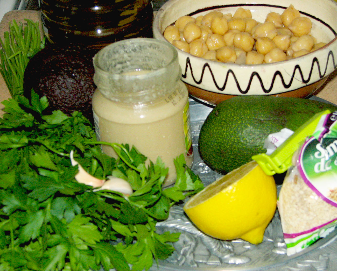 Hummus cu avocado