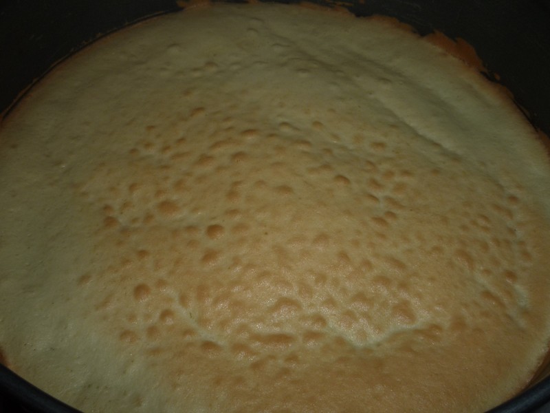 Pandispan cu crema de vanilie si ciocolata