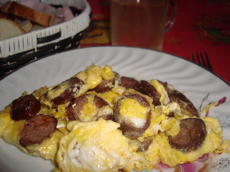 Omleta cu carnat de casa afumat