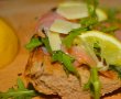Sandvis cu somon, rucola si parmezan-4