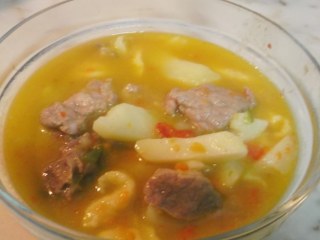 Papricas de cartofi cu carne de porc