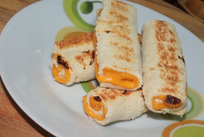 Sendvis rulou cu ementaler