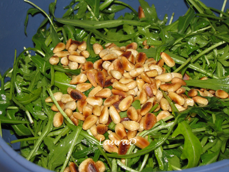Salata de ruccola cu piersici, prosciutto si Grana Padano