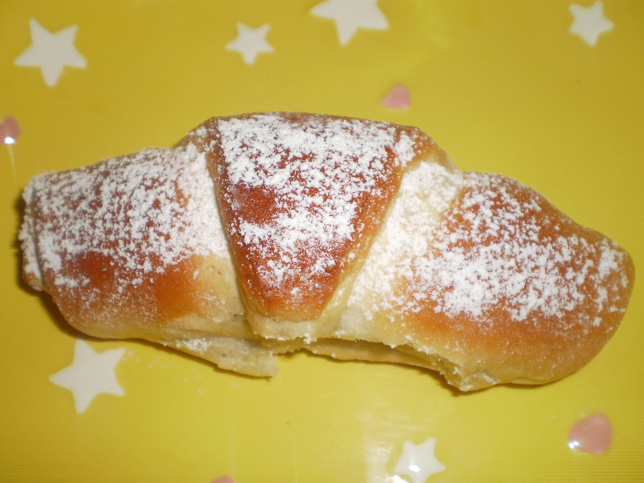 Cornuri cu nuca si dulceata de macese